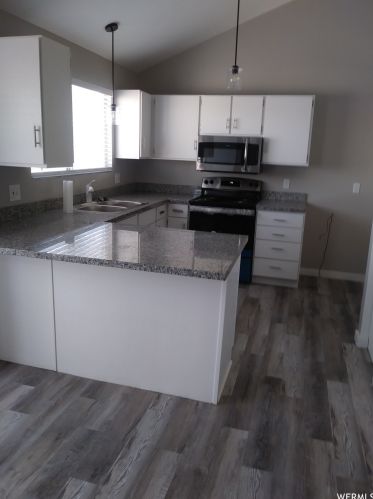 7965 Linton Dr, Taylorsville UT 84088-4632 exterior