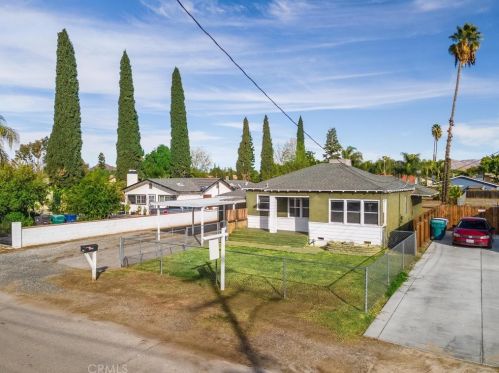 6190 Stearns St, Riverside CA 92504-1726 exterior