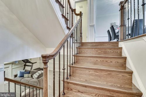 6636 Hampton View Pl, Mc Lean VA 22101-6003 exterior