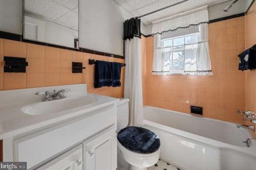 140 Acres Dr, Trenton NJ 08690-3914 exterior