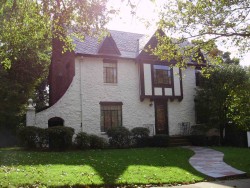 24 Bruce Ln, Newton, MA 02458-2615