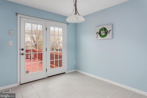 136 Foxtree Dr, Glen Burnie MD 21061-6357 exterior