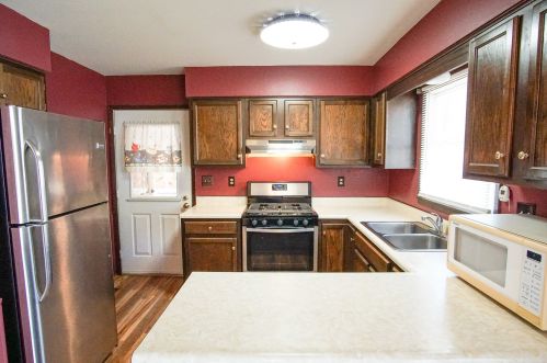 1801 Kelly Ave, Joliet IL 60435-4542 exterior