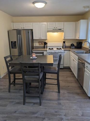 266 Admiral St, Providence, RI 02908-2520