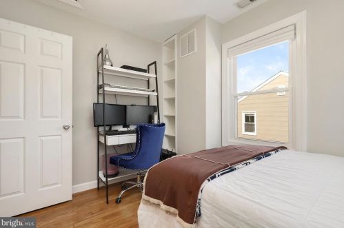 5849 Monticello Rd, Alexandria VA 22303-1301 exterior