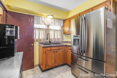 2209 Holliday Dr, Wyoming MI exterior