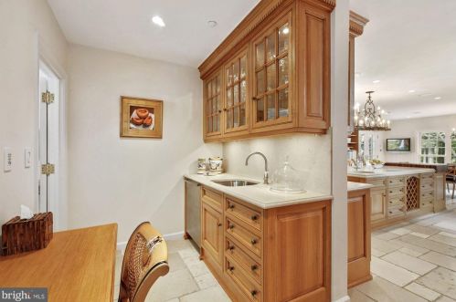 11013 Cripplegate Rd, Rockville MD 20854-1630 exterior