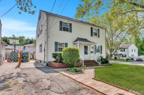 42 Macarthur Dr, Edison, NJ 08837-2830