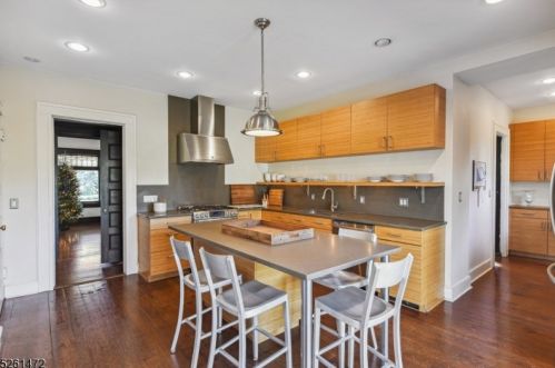 180 Christopher St, Montclair NJ 07042-4206 exterior