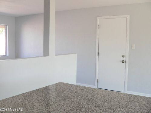 6462 Calle Luna, Tucson AZ  85710-5626 exterior