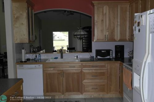 8452 Logia Cir, Boynton Beach, FL 33472-7110