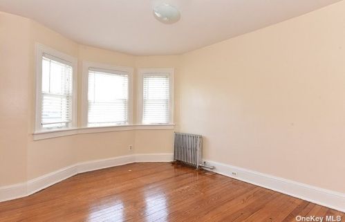 57 7th St, Valley Stream NY  11581-1214 exterior