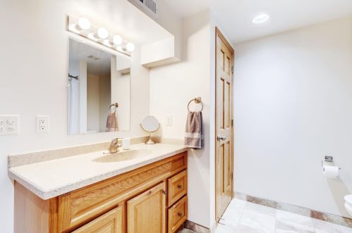 4708 Parkside Dr, Milwaukee WI 53225-4438 exterior