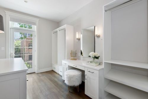 61 Elm St, Chicago IL 60610-2434 exterior