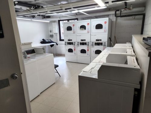 6300 Sheridan Rd, Chicago IL  60660-1750 exterior