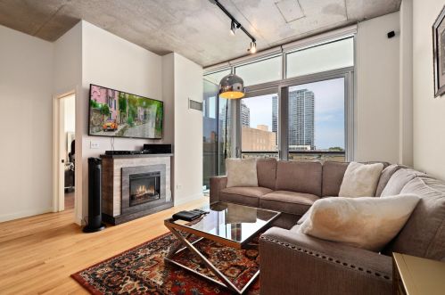 1720 Michigan Ave, Chicago, IL 60616-1465