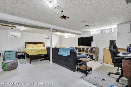 615 Burcham Dr, East Lansing MI 48823-2746 exterior