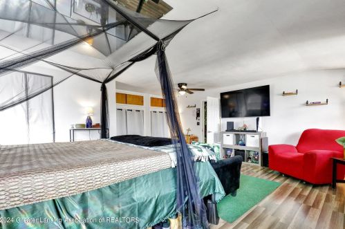 615 Burcham Dr, East Lansing MI 48823-2746 exterior