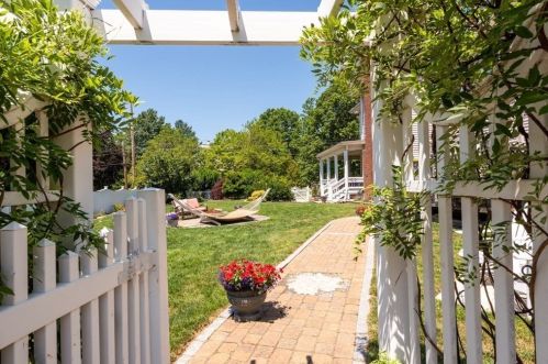 20 Sylvan St, Danvers MA 01923-2754 exterior