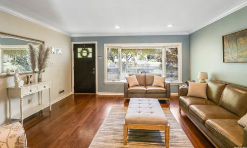 4 Barley Pl, Commack NY 11725-1412 exterior