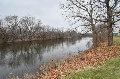 4253 Rivers Edge Cir, Milwaukee WI 53209-1112 exterior