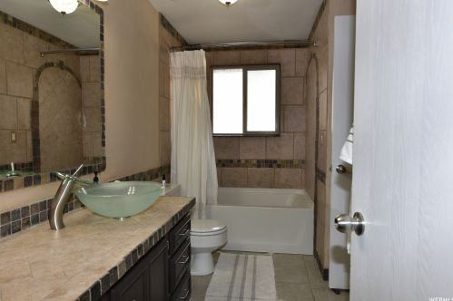 983 Cedar Ter Dr, Sandy UT 84094-0234 exterior