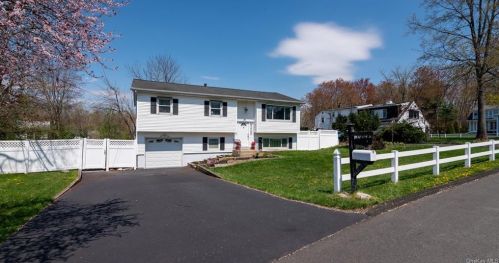 288 Cottage Rd, Valley Cottage, NY 10989-2425