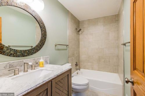 2224 Ariel St, Saint Paul MN 55109-2852 exterior