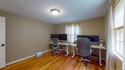 57 Knollwood Rd, Farmington CT 06032-1013 exterior