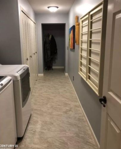 1688 Deepwood Cir, Rochester MI 48307-6098 exterior