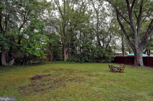 56 Roxboro Rd, Trenton NJ  08648-3925 exterior