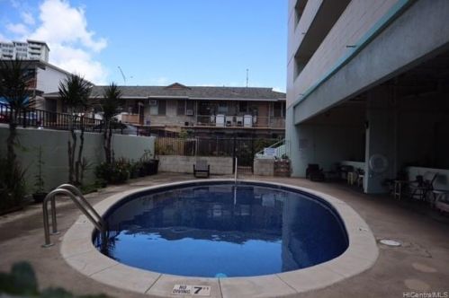 1122 Kinau St, Honolulu HI  96814-1142 exterior