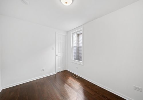 5917 Washtenaw Ave, Chicago IL  60659-3913 exterior