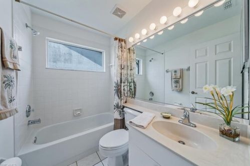 7904 Gardner Dr, Naples FL 34109-0609 exterior