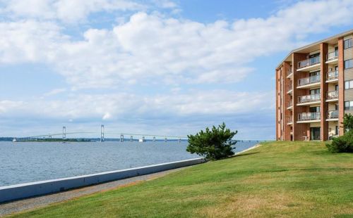 2 Capella, Middletown RI 02840-1590 exterior