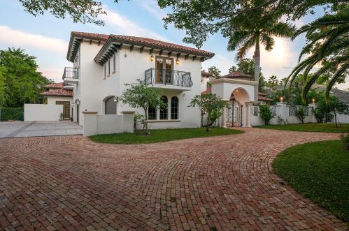 8060 Twin Lk Dr, Boca Raton FL 33496-1945 exterior