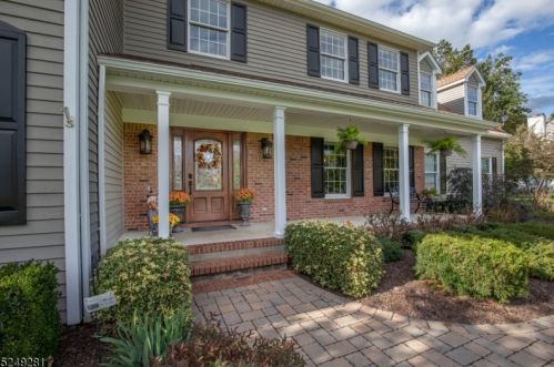 3 Hardy Dr, Bridgewater, NJ 08807-3805