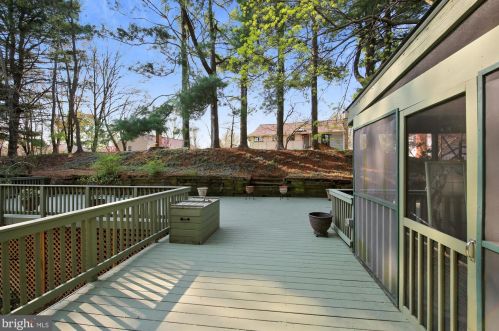 1904 Dundee Rd, Rockville MD 20850-3135 exterior