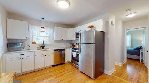 33 Linnmore Dr, Manchester CT  06040-3813 exterior