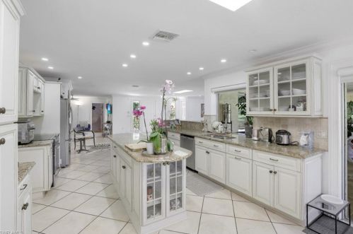 619 Neapolitan Way, Naples FL 34103-8502 exterior