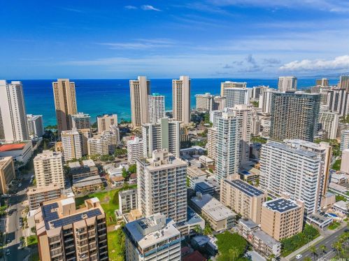 2452 Tusitala St, Honolulu HI  96815-3154 exterior