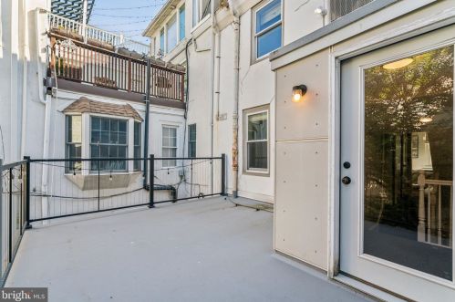 131 Bainbridge St, Philadelphia PA 19147-1810 exterior