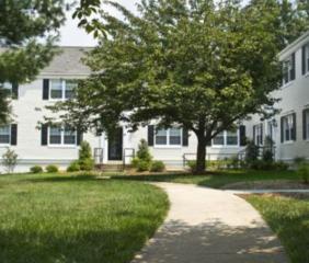 801 Four Mile Rd, Alexandria VA  22305-1521 exterior