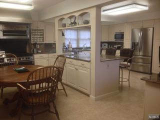 195 Jefferson Ave, Tenafly, NJ 07670-1629