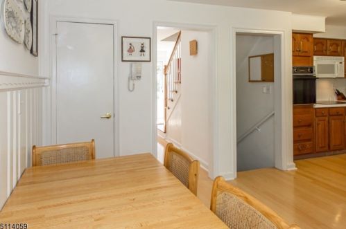 1490 Fox Trl, Mountainside NJ 07092-1301 exterior