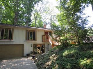 17179 Ridge Point Cir, Cleveland, OH 44136-4211