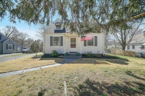 66 Spackenkill Rd, Poughkeepsie, NY 12603-5320