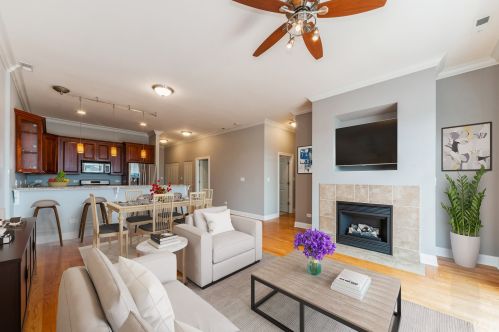 7742 Higgins Rd, Chicago IL 60631-3353 exterior