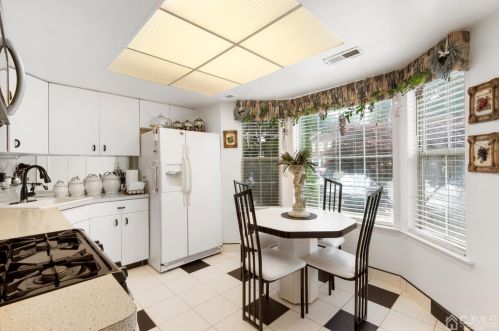 125 Archery Ct, Old Bridge, NJ 08857-3227