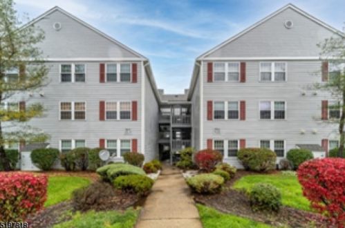 64 Dayton Ct, Hackettstown, NJ 07840-4692